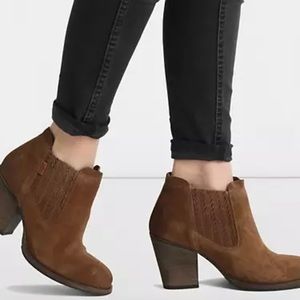 Levi’s Folsom suede booties